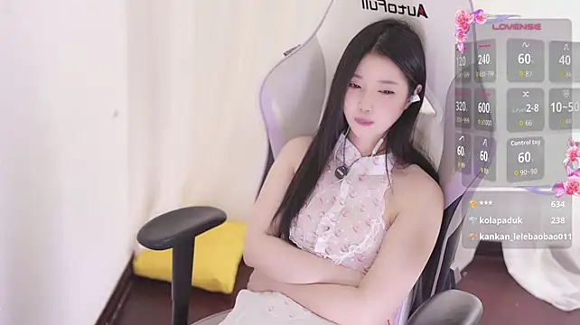 Kitty_baby77 - 完成任务 内裤含嘴里M腿5分钟 最后一个完成任务的控制小粉5分钟