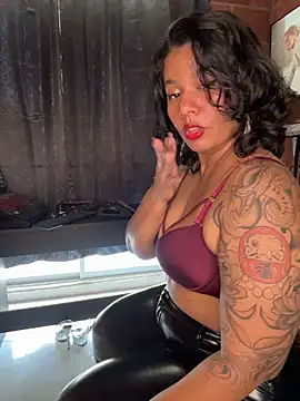 Mistresslilith66 - Check out my ass at the latex show.
