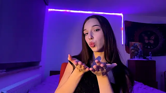 AntoninaErtle - Show my belly