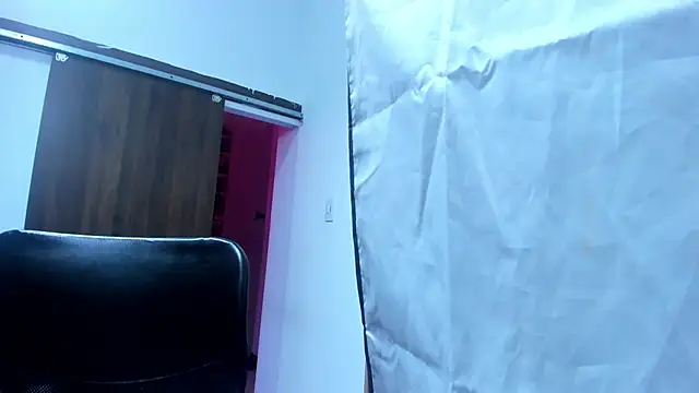 LeilaSmith_ - tits out