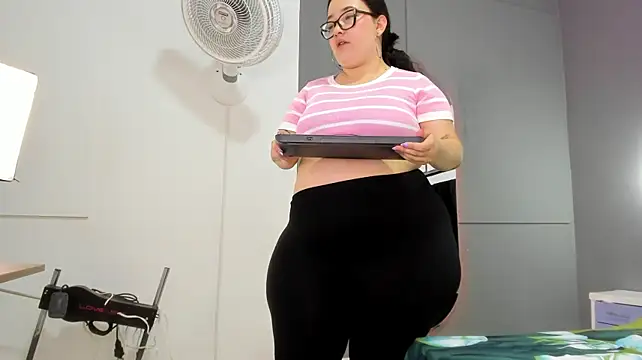 Zoe_curvyy - delicious ass with oil for you🍑