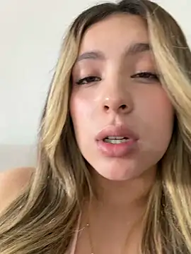 Cloee_Rainbow1 - Rub my anus up close 👋🏼🫨🥵👀