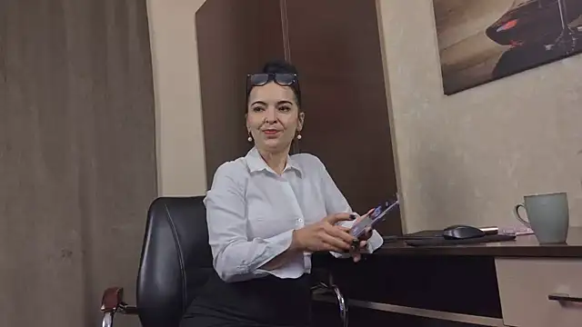 Ortensialady76 - up skirt and tease