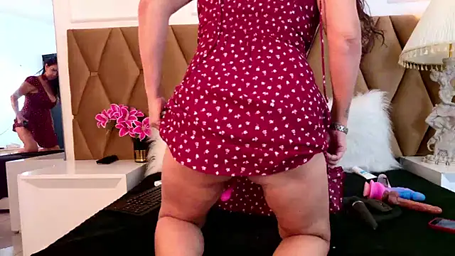 GiaAndretti - I fuck my pussy with dildo