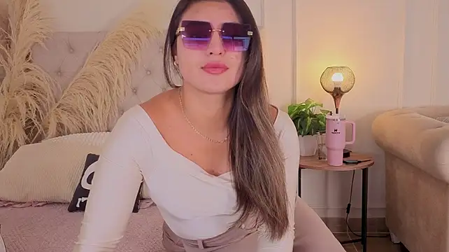 Katt_souza1 - Boobs play