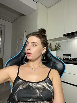 CurlyLara