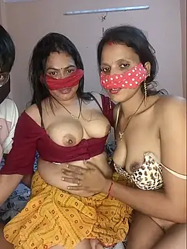 Threesome-lesbain-couple's Webcam Show