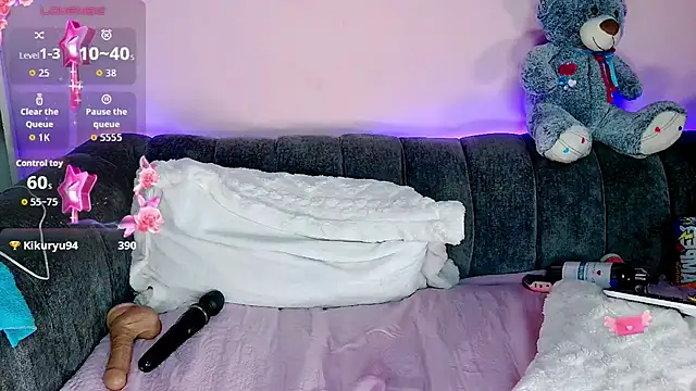 Abbygarcia_oli - I play with the dildo in my pussy