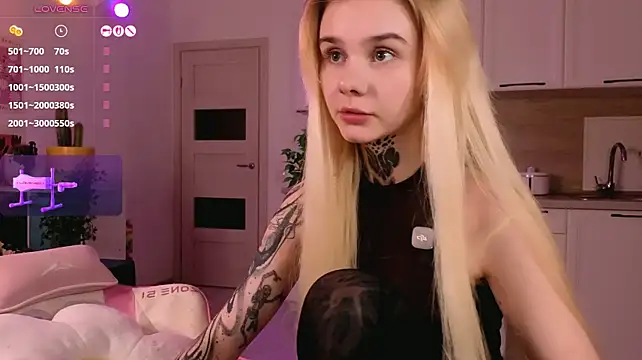 Britney_Lynch - show ass without panties