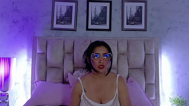 NicolJeans - show boobs