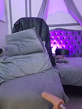 Amber_gold_ - completely naked + playing with clitoris