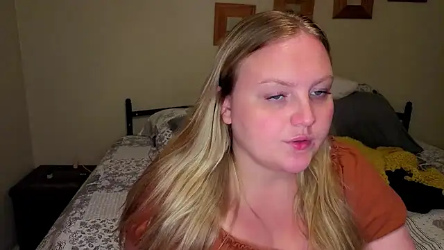 Phatassblonde - play with pussy in public