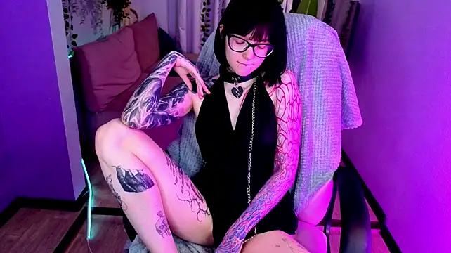 HazelTompson - DOGGY WITHOUT PANTIES