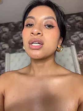 NairaWestbrookX - 🧊 OIL AND ICE SHOW.. SHINY AND WET! 🧊