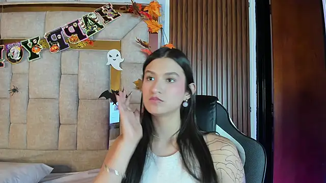 Ashlye_777 - show boobs + saliva...