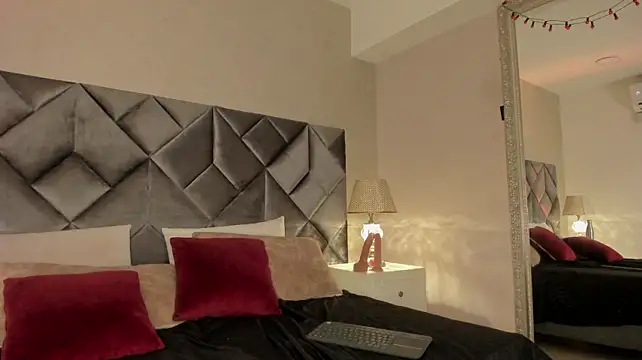 Leizathompson - naughty girl, playful with her ass
