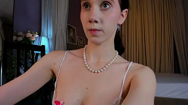 Dearly_Emily - Flash boobs