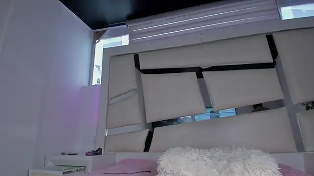 Chrystal_js - show tits