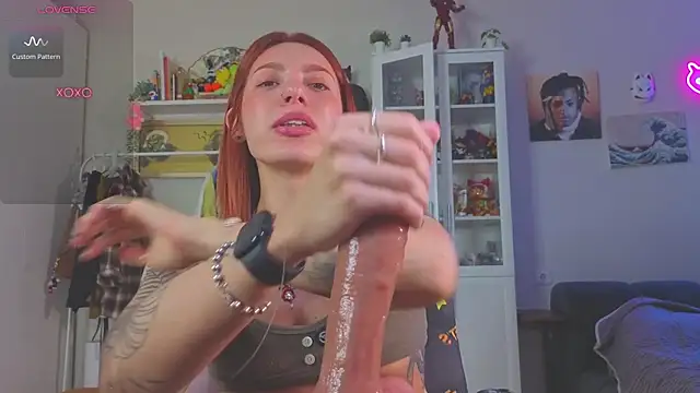 MaryStocks - stretch my pussy with 3 fingers!!