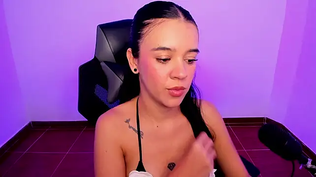 Isabellawhitmore - Flash tits