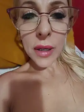 Manuerlaruby - MAKE MY PUSSY SQUIRT IN MARKET!!