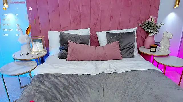 ElzaJons - Hot striptease