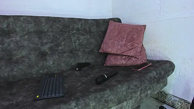 1Little_Jenni - suck toes delicius slow for u