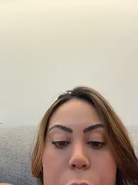 LariiHotWife's Live XXX Chat