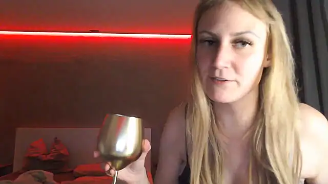 SweetGermanGoddess - 👋Go Doggy + Slap Ass 5x