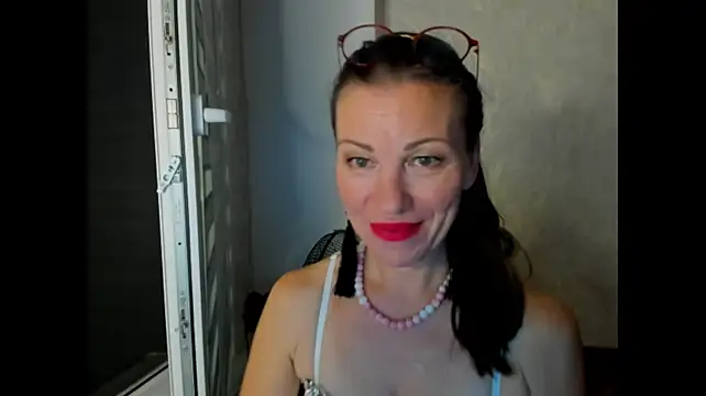 Pure_elena - Show ass and rub it