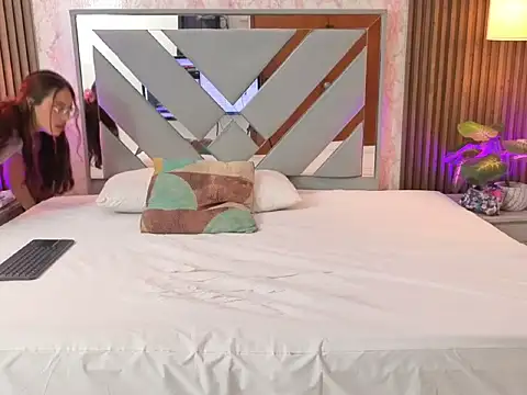 Little_Saraa18 - DOGGY NAKED