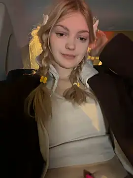 Elsawhere - slide hand in panties n tease with pubis