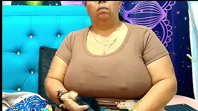 Mrs_scarlett - jump boobs