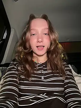 Bambi_lu - naughty shaky booty n slap!!