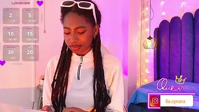 Queen_perla_ - massage my tits