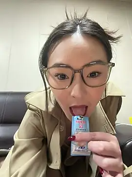 YaYa-168 - 新号开播，收藏到五万，公开私秀。。。