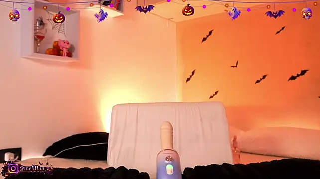 Melifluaa - dance naked in heels <3