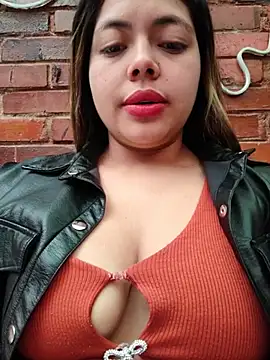 Catalina_14 - Tits out for 1 minute