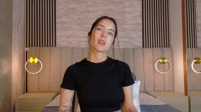 Giapearl25 - Naked and spank