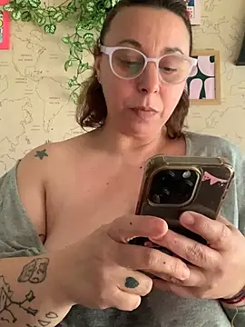 LupitaHaze - Chupar dildo