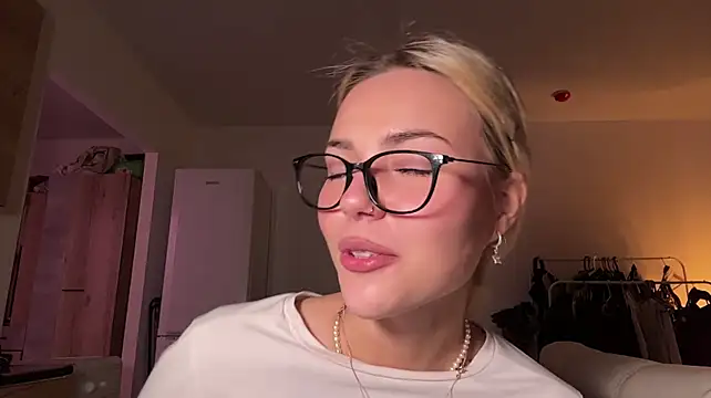 ChristelDuncombe - topless photo in PM (Last tip)