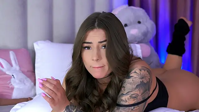 AishaSins - Stripping everything down🤪