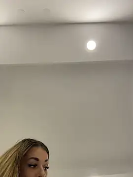 IsabellaEtthan - PlayWithMyBoobs+Vid+Snap