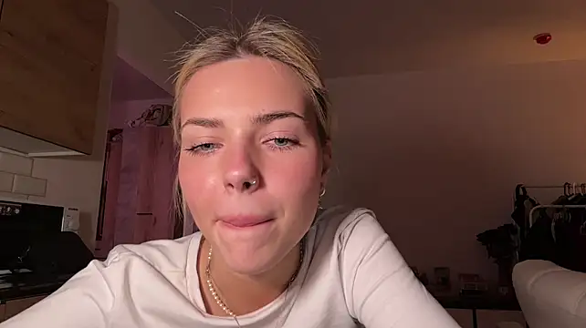 ChristelDuncombe - topless photo in PM (Last tip)