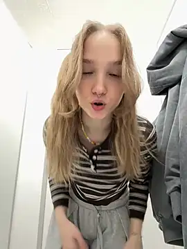 Bambi_lu - spy naked boobies under top🙈
