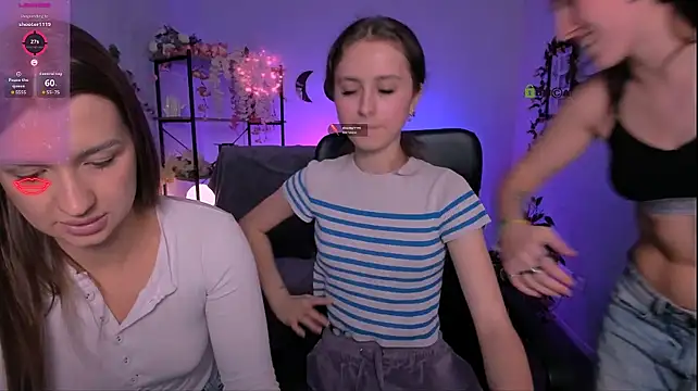Rebecca_smile - show tits 2 girl