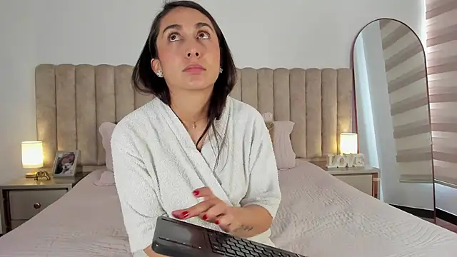 Sophie_Restrepo - Give me a powerful orgasm 🔥🔥💦💦