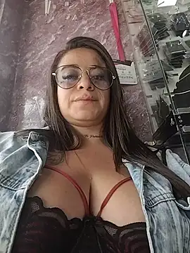 Emily_Kooper - Milk from my breasts at the Beauty salon