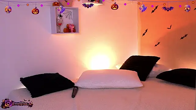 Melifluaa - dance naked in heels <3