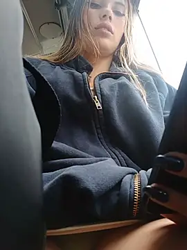 Cata_city1106 - Show tits in the street